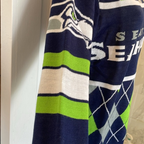 NFL TEAM APPAREL SEATTLE SEAHAWKS ARGYLE PRINT SWEATER NAVY BLUE & GREEN Size S - Picture 4 of 14